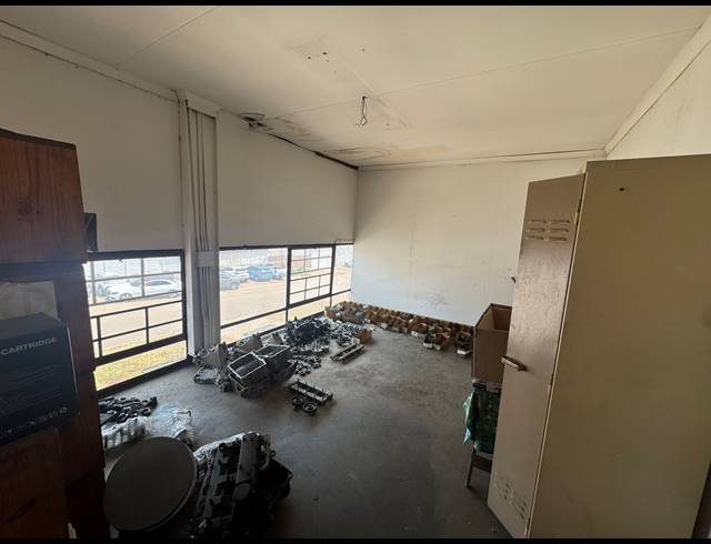 800M² WAREHOUSE TO LET IN PRETORIA WEST